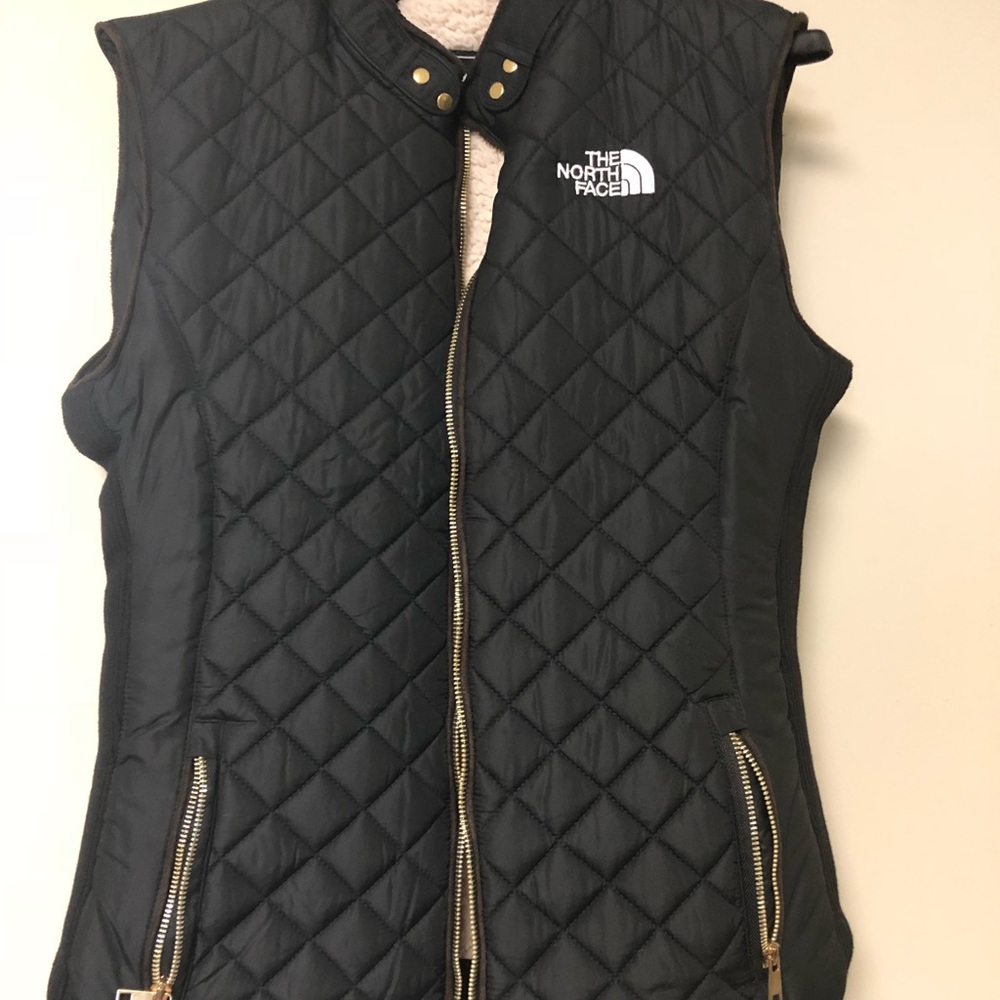Black furry THE NORTH FACE vest